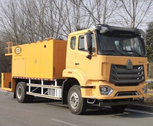 Sinoroader slurry sealing truck is developing well_1